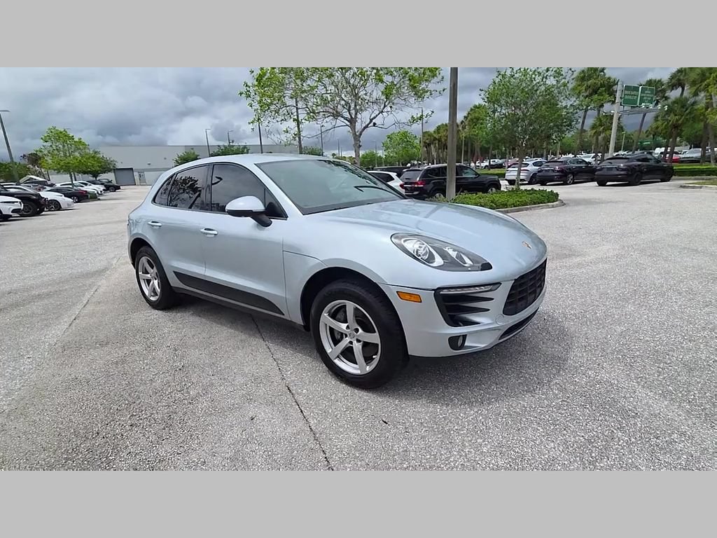 Used 2018 Porsche Macan AWD/4WD image 34