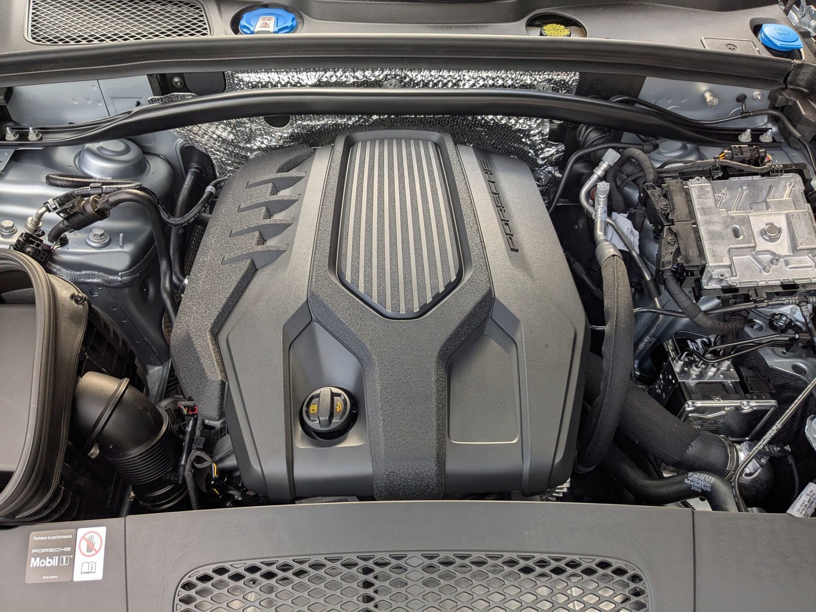 Certified 2026 Porsche Macan AWD/4WD image 29