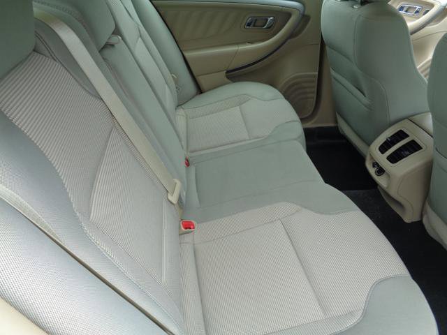Used 2017 Ford Taurus SEL FWD image 28