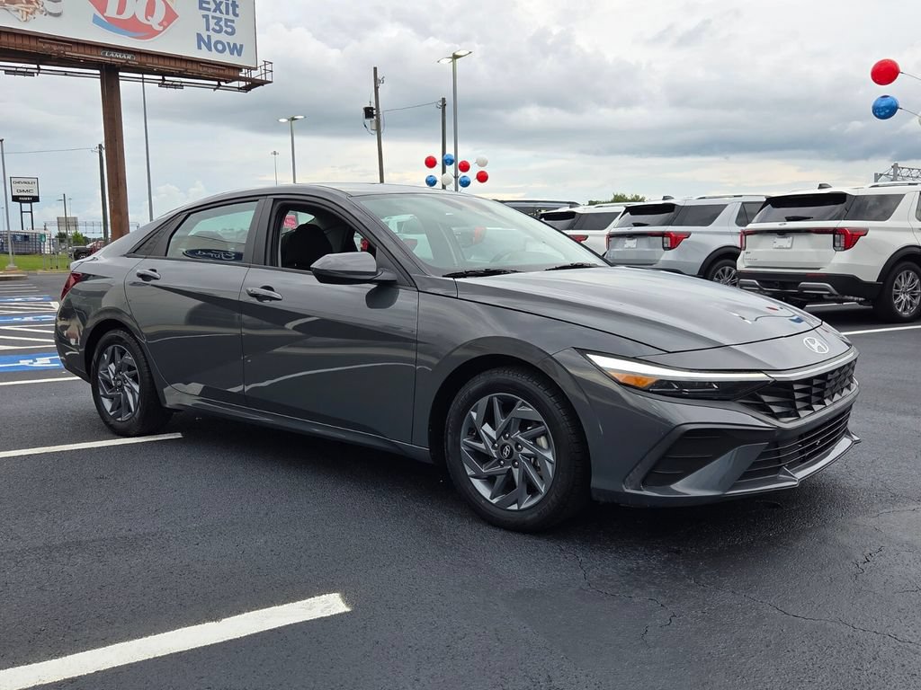 Used 2024 Hyundai Elantra SEL FWD image 16