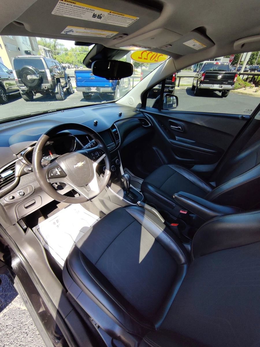 Used 2022 Chevrolet Trax LT w/ Midnight Edition image 14