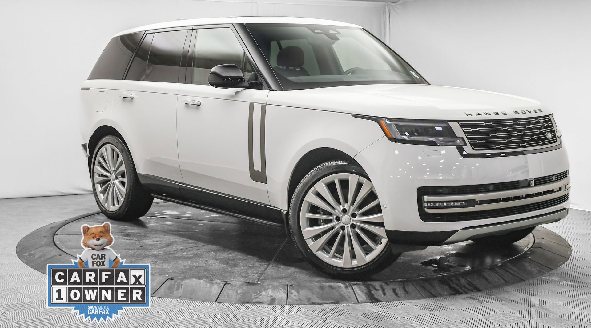 Used 2025 Land Rover Range Rover SE AWD/4WD image 1