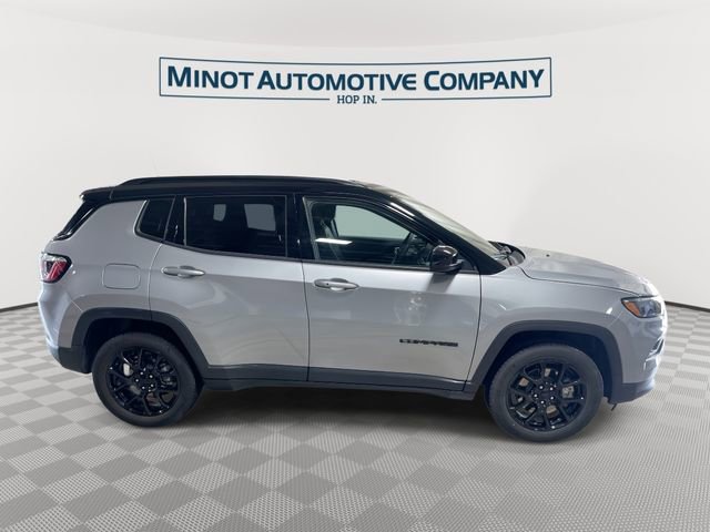 Used 2023 Jeep Compass Latitude AWD/4WD image 9
