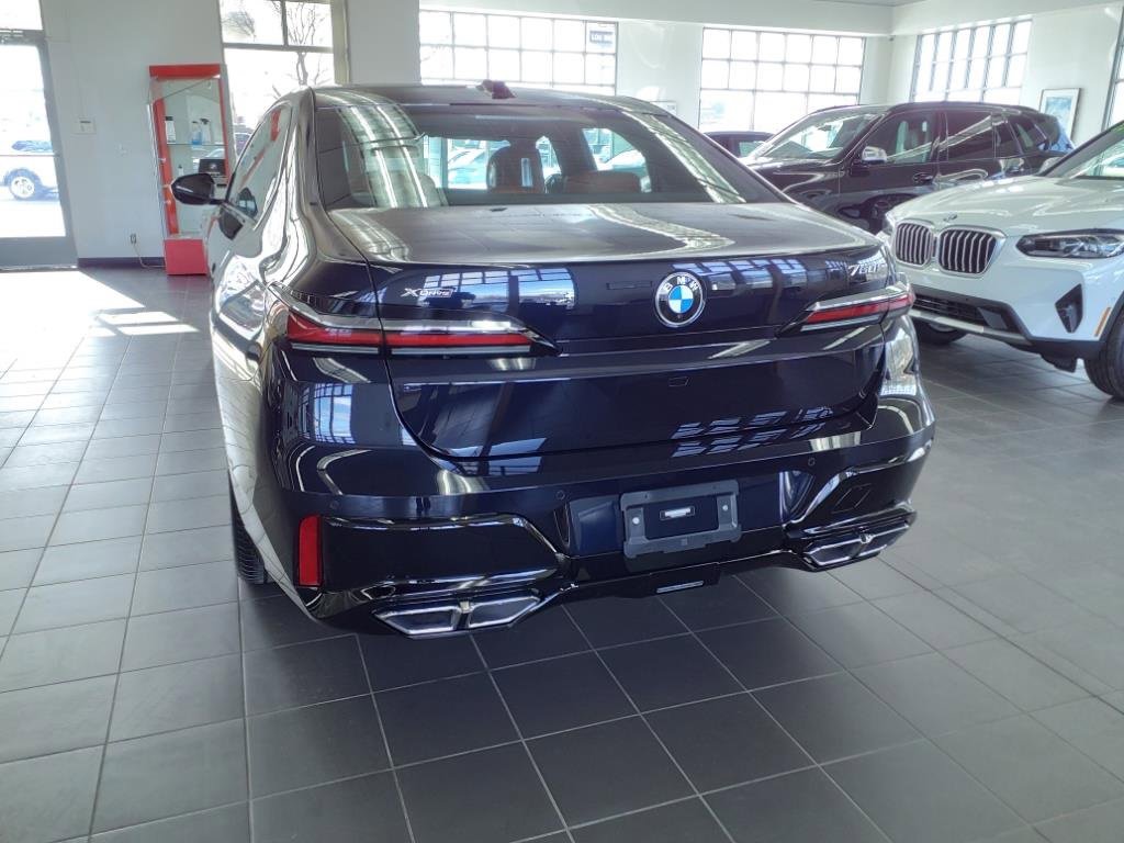 Used 2023 BMW 760i xDrive image 19