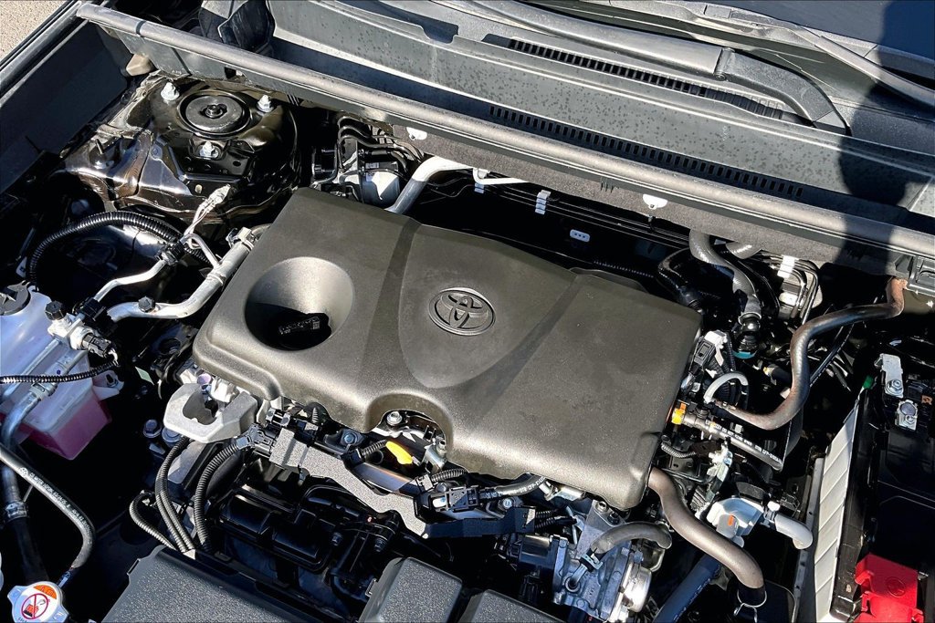 Used 2025 Toyota RAV4 LE AWD/4WD image 30
