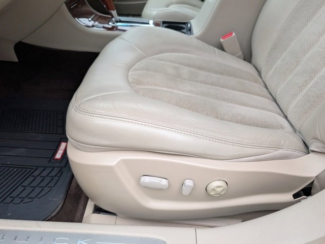 Used 2009 Buick Lucerne Super image 25