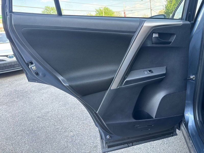 Used 2014 Toyota RAV4 LE AWD/4WD image 13