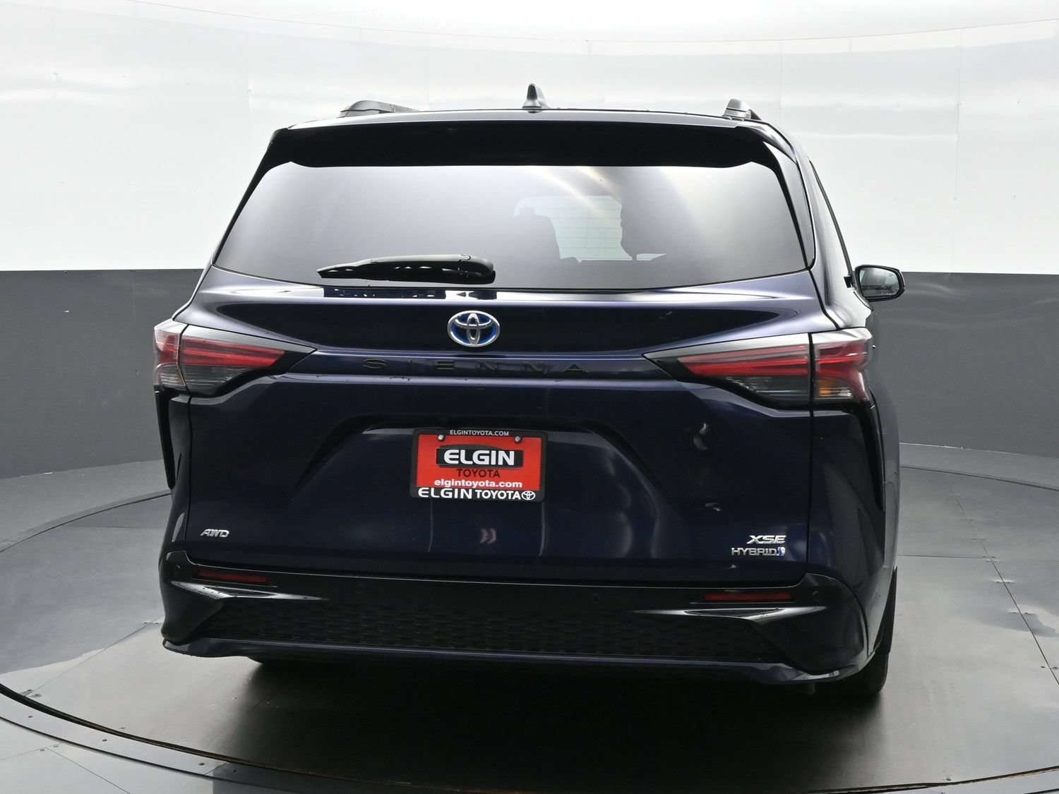 Used 2024 Toyota Sienna XSE AWD/4WD image 5