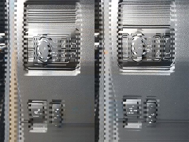 New 2026 Ford F350 Platinum w/ FX4 Off-Road Package image 18