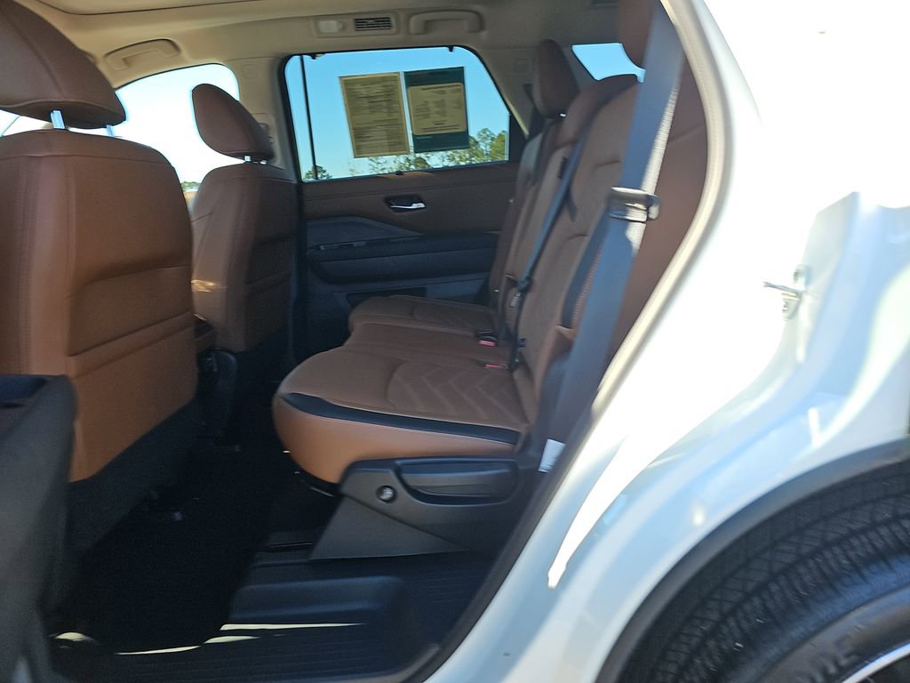 Used 2024 Nissan Pathfinder Platinum w/ Cargo Package image 19