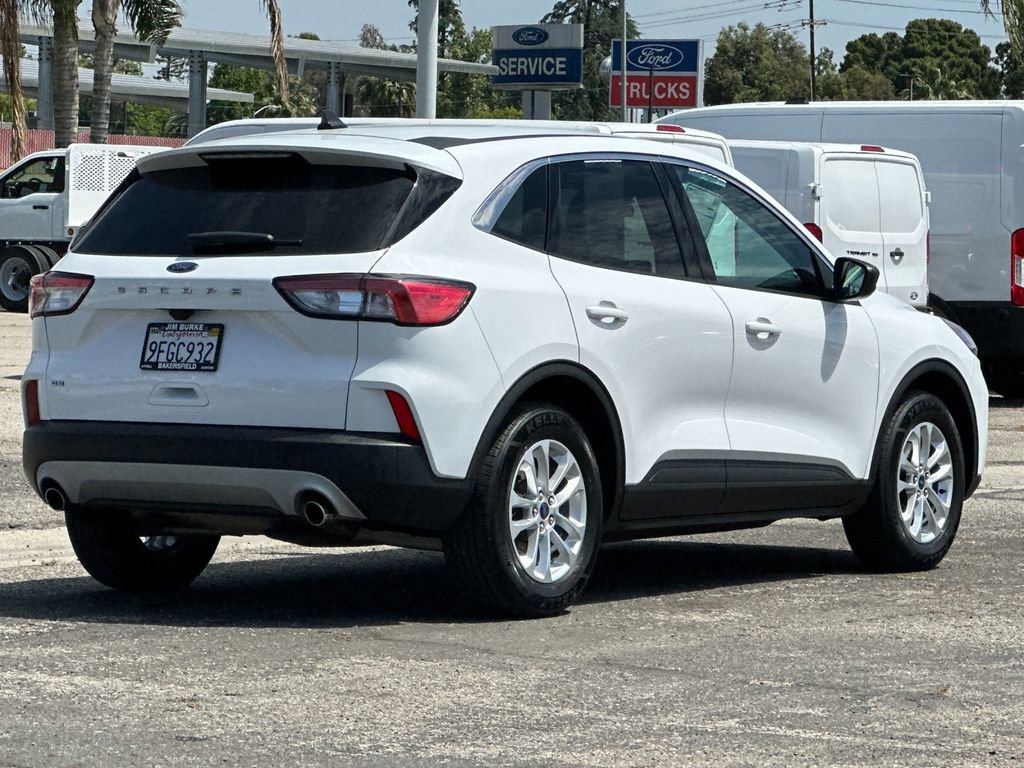 Certified 2022 Ford Escape SE FWD image 3