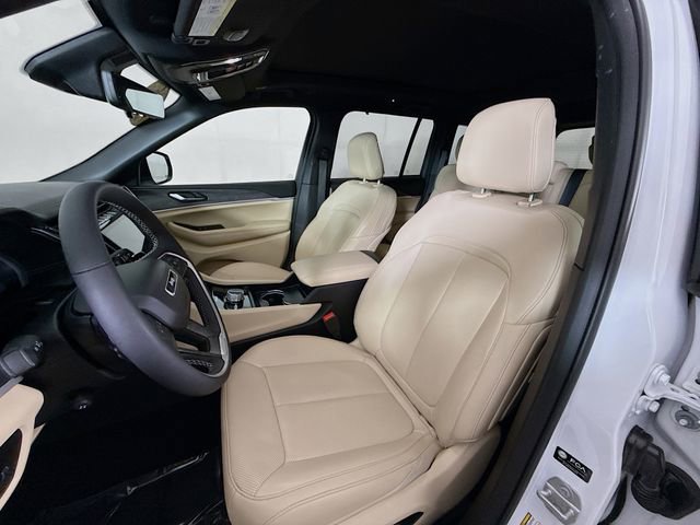 Used 2025 Jeep Grand Cherokee Limited w/ Luxury Tech Group II image 21