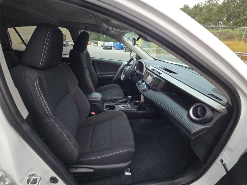 Used 2018 Toyota RAV4 XLE image 10