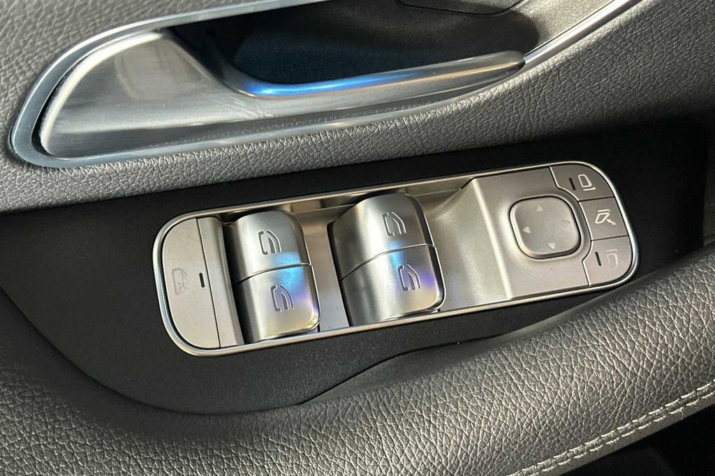 Certified 2025 Mercedes-Benz GLE 350 4MATIC image 13