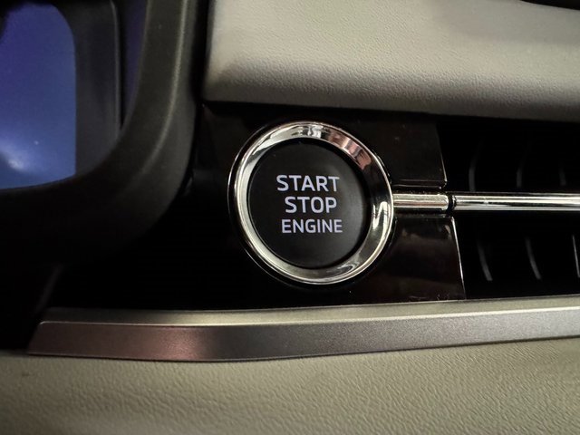 Used 2022 Mitsubishi Outlander SEL image 11