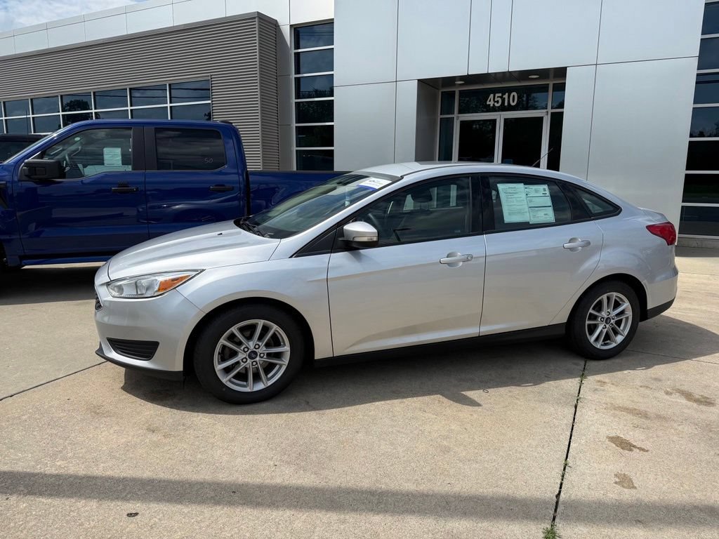 Certified 2017 Ford Focus SE FWD image 4