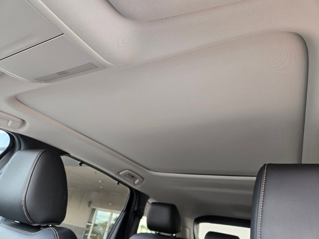 Used 2025 MAZDA CX-70 Plug-In Hybrid w/ Premium Pkg image 13