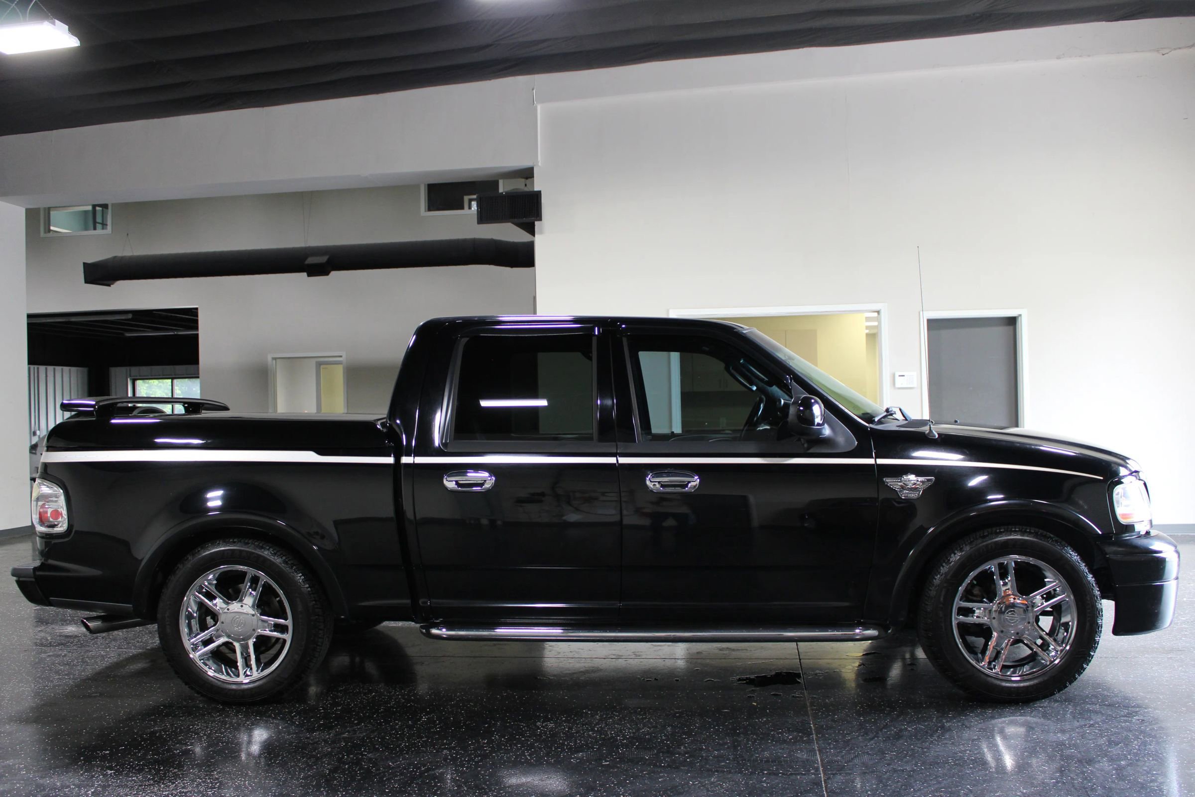 Used 2003 Ford F150 Harley-Davidson RWD image 3