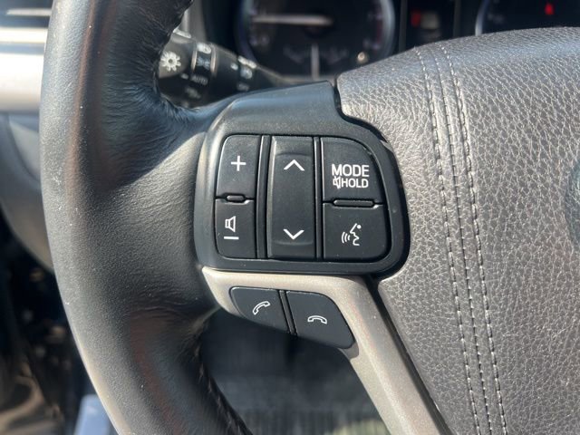 Used 2017 Toyota Highlander SE image 29