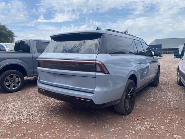 Used 2025 Lincoln Navigator L Reserve w/ Jet Appearance Package AWD/4WD image 3
