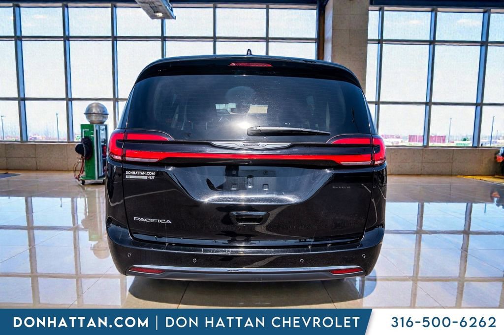 Used 2024 Chrysler Pacifica Touring-L image 29