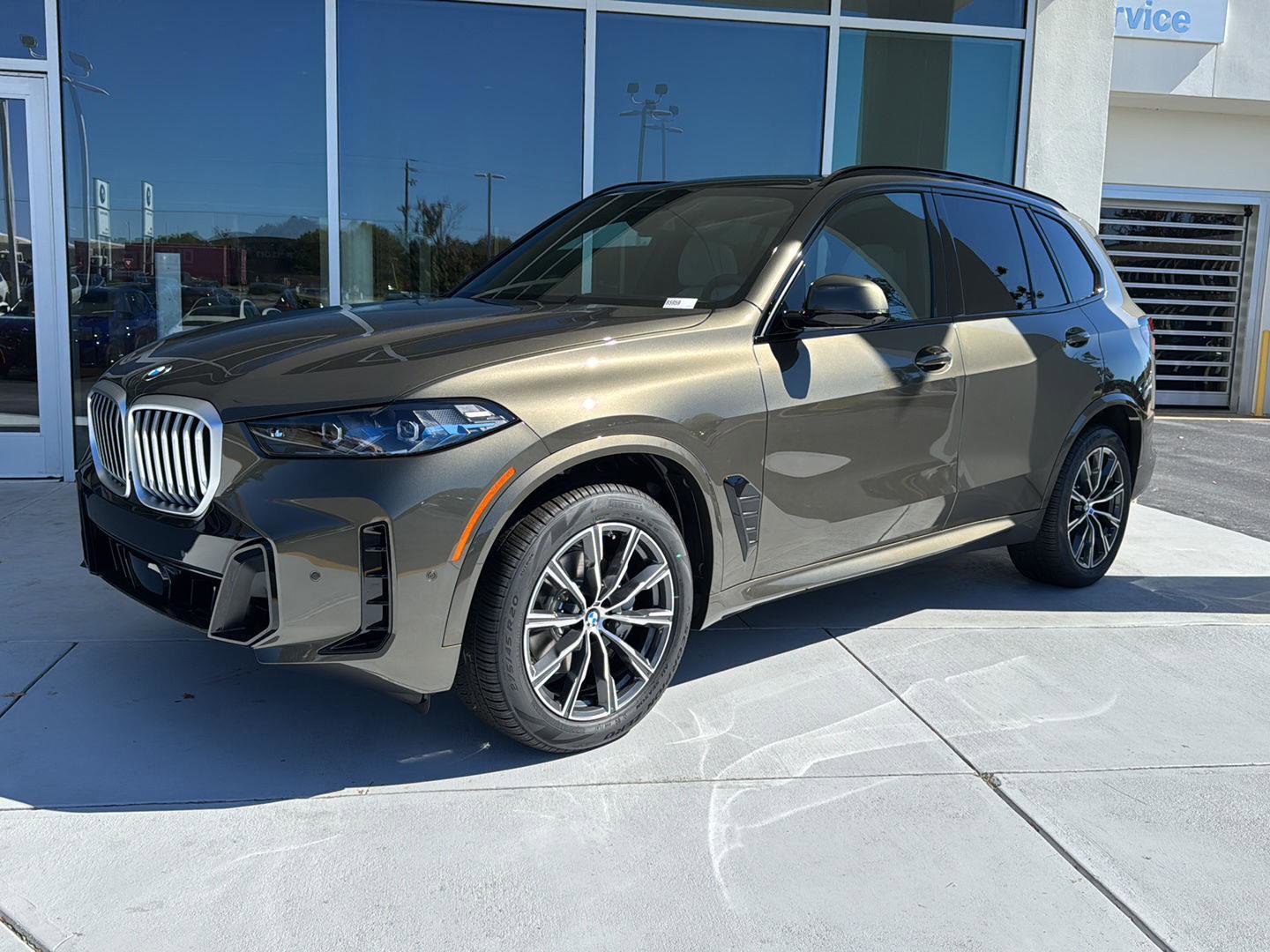 New 2026 BMW X5 M60i image 2