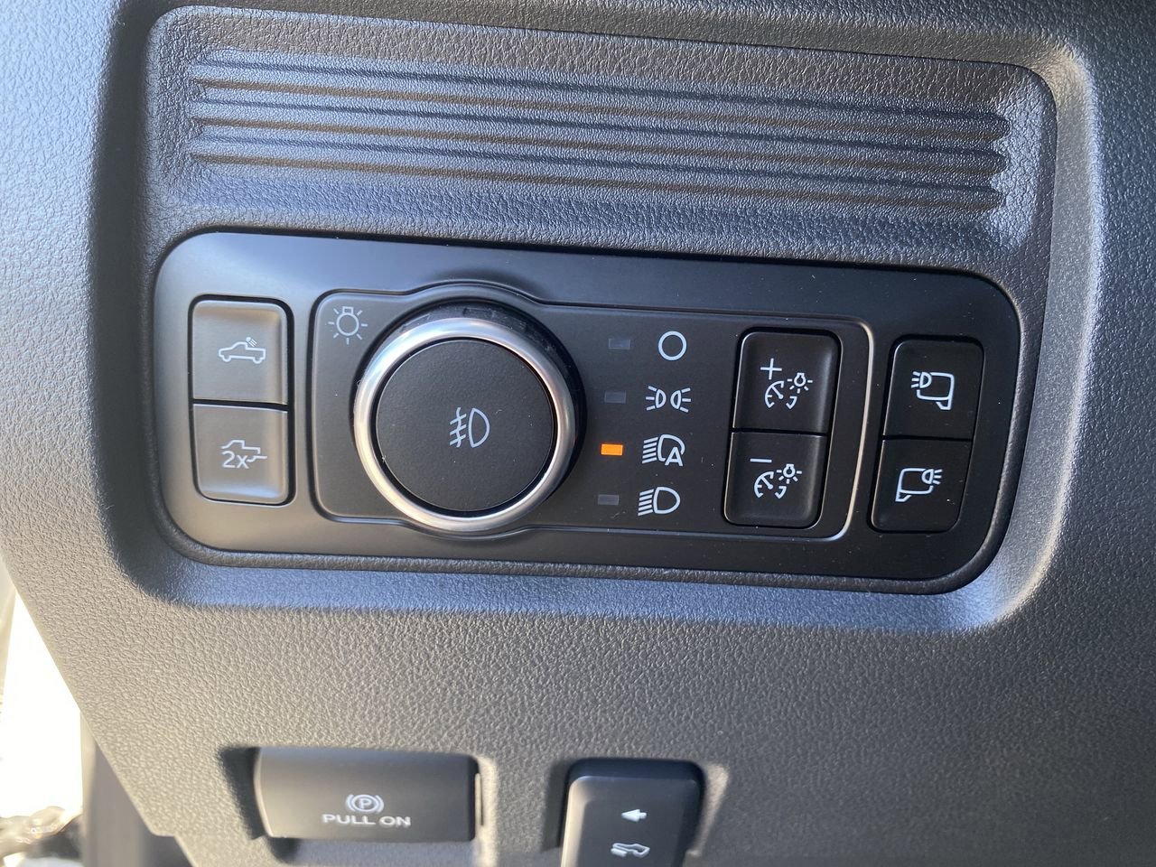 New 2026 Ford F350 Lariat w/ Black Appearance Package image 31