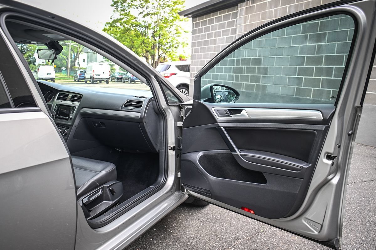 Used 2015 Volkswagen Golf SE FWD image 16