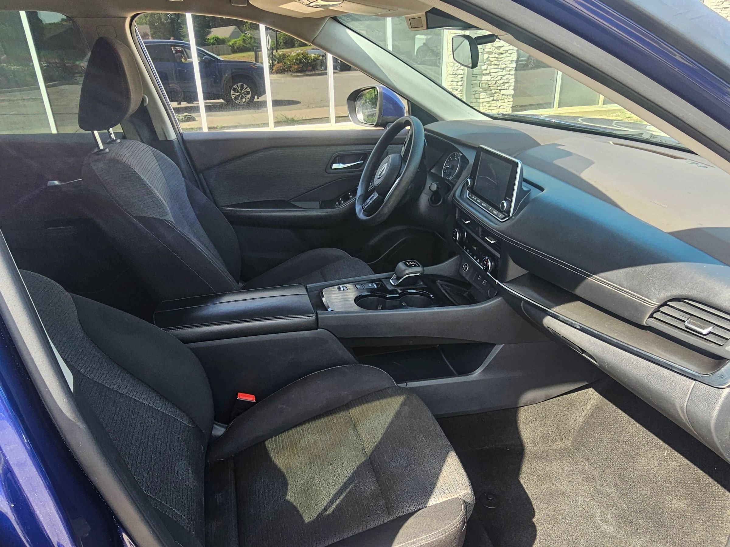 Used 2023 Nissan Rogue SV FWD image 7