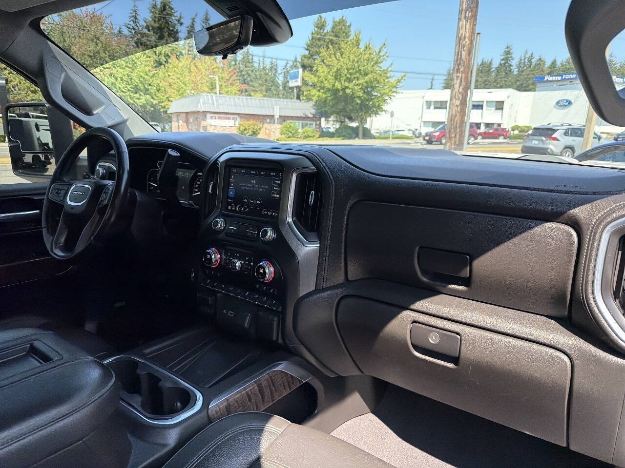 Used 2021 GMC Sierra 3500 Denali w/ Denali Ultimate Package AWD/4WD image 24