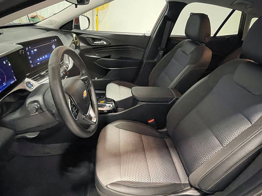 Used 2024 Chevrolet Trax LT w/ Driver Confidence Package image 3