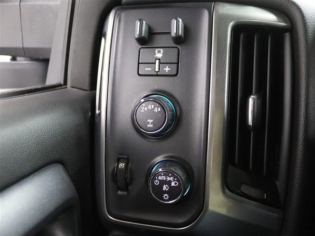 Used 2018 Chevrolet Silverado 2500 LT w/ Custom Sport Edition image 31