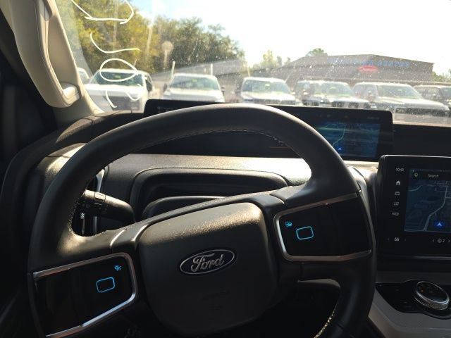 Used 2025 Ford Expedition Active RWD image 17