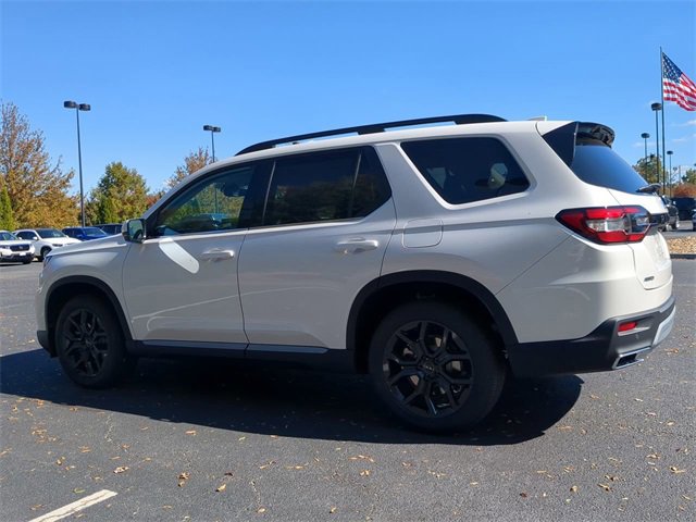 New 2025 Honda Pilot Touring image 6