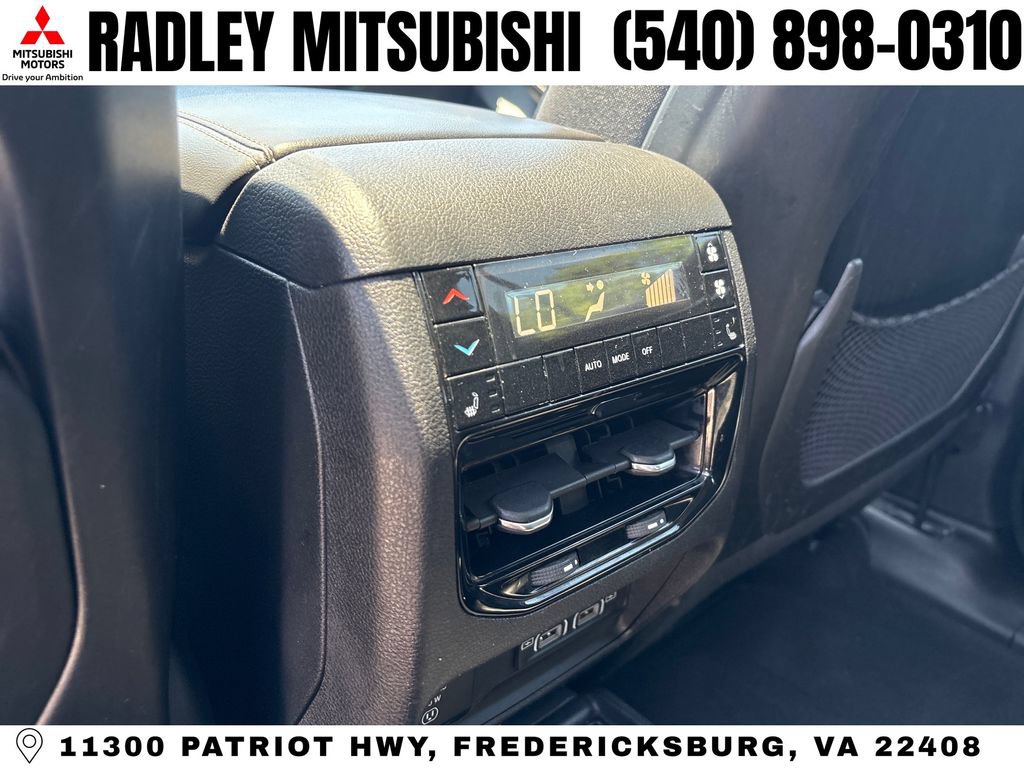 Used 2023 Jeep Grand Cherokee L Limited w/ Black Appearance Package AWD/4WD image 17