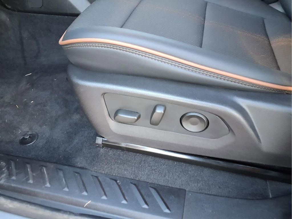 Used 2025 GMC Canyon AT4 image 18