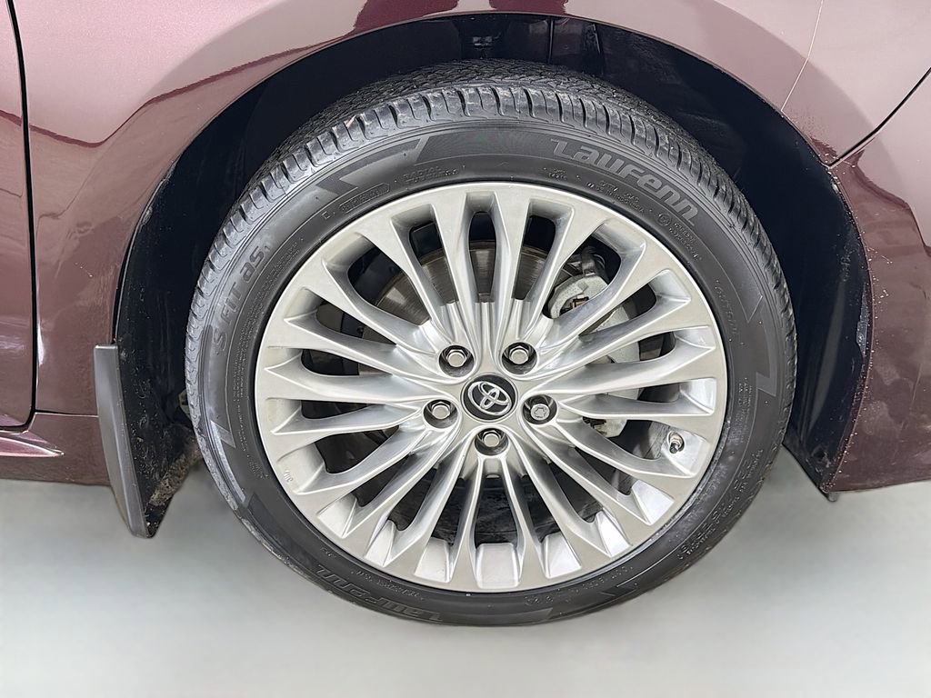 Used 2018 Toyota Avalon Limited w/ Carpet Mat Package FWD image 29