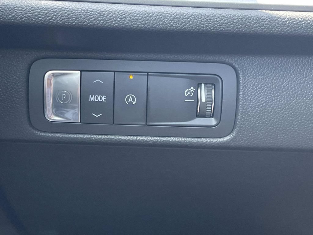 Used 2024 Chevrolet Traverse LT w/ LPO, Floor Liner Package FWD image 32