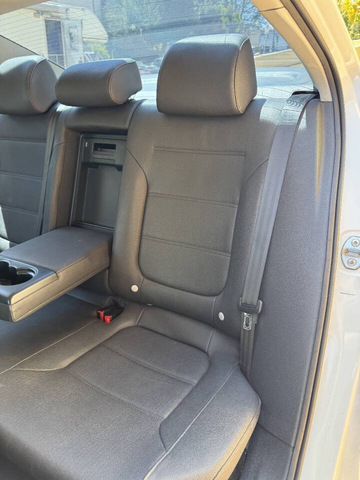 Used 2011 Volkswagen Jetta SE FWD image 25