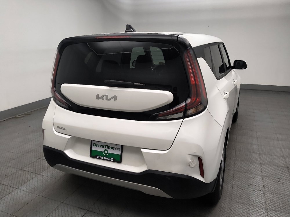 Used 2025 Kia Soul LX w/ LX Technology Package FWD image 7