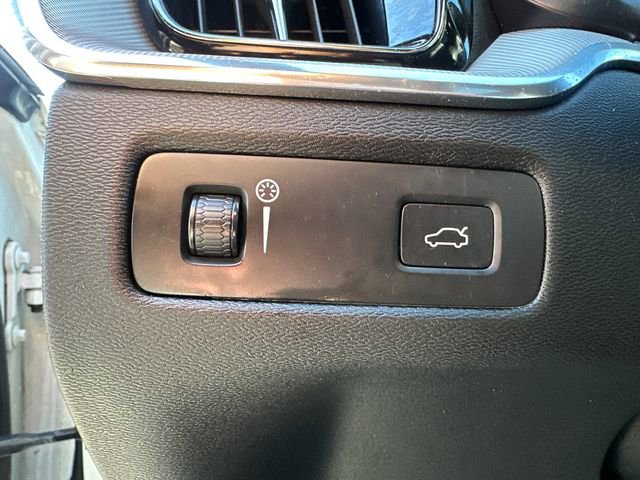 Used 2019 Volvo XC60 T5 R-Design w/ Protection Package image 33