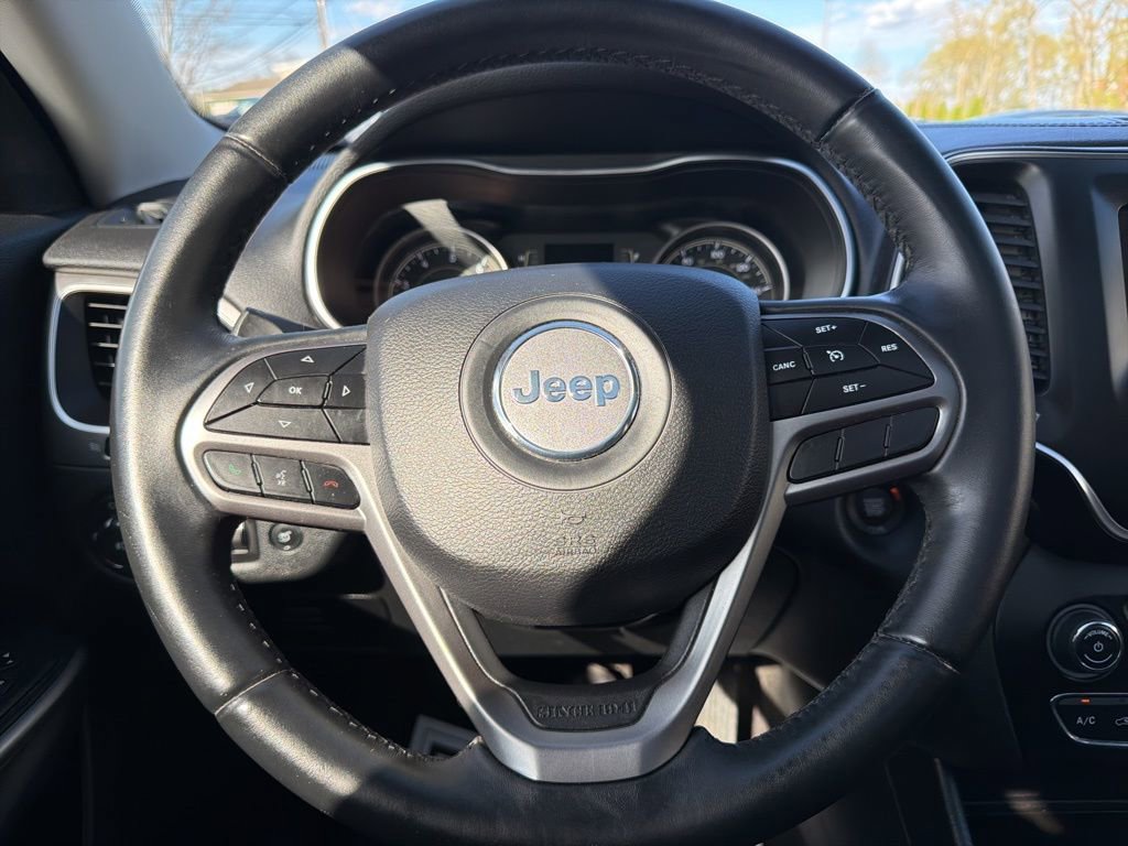 Used 2019 Jeep Cherokee Latitude Plus w/ Comfort/Convenience Group image 35