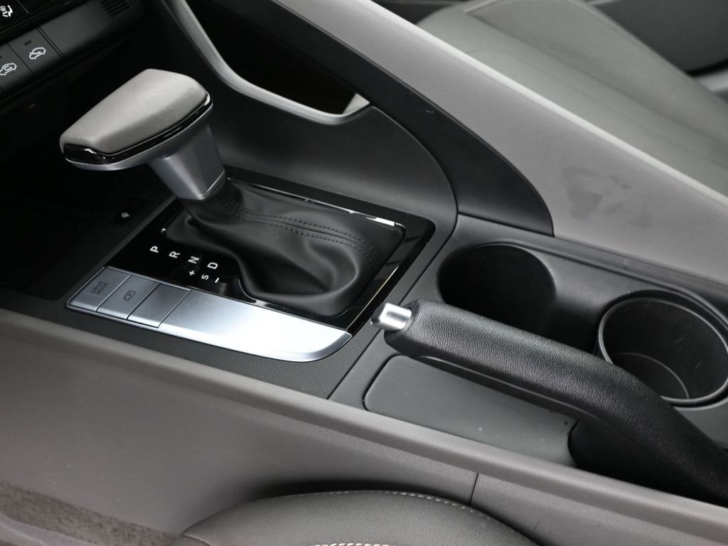 Certified 2025 Hyundai Elantra Sport image 24