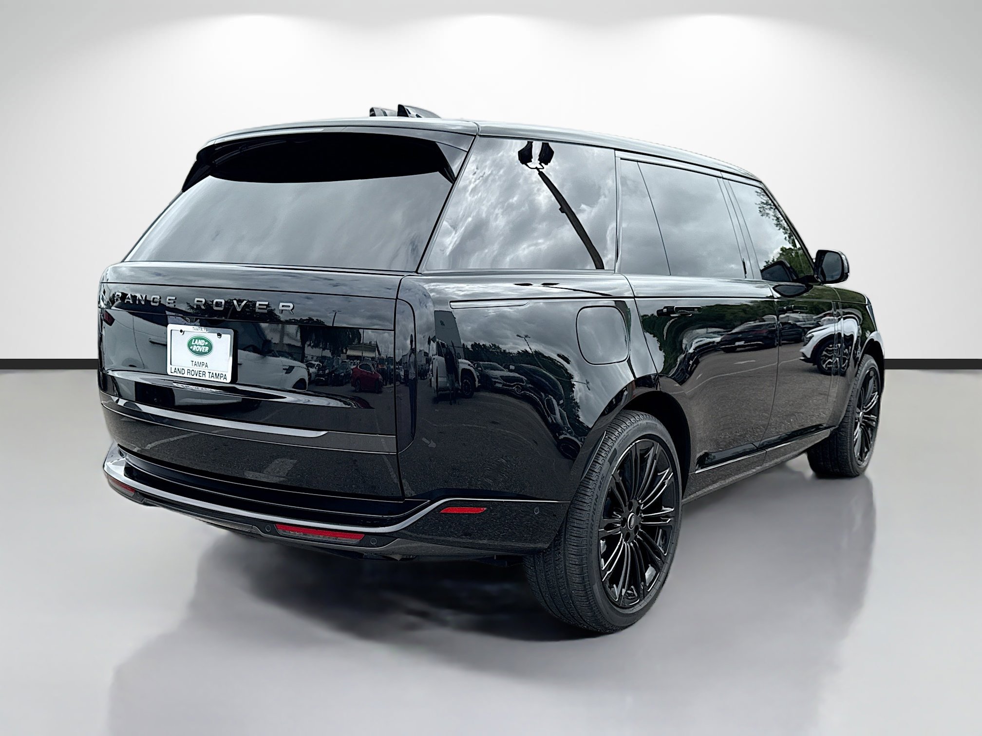 Used 2025 Land Rover Range Rover Long Wheelbase SE AWD/4WD image 5