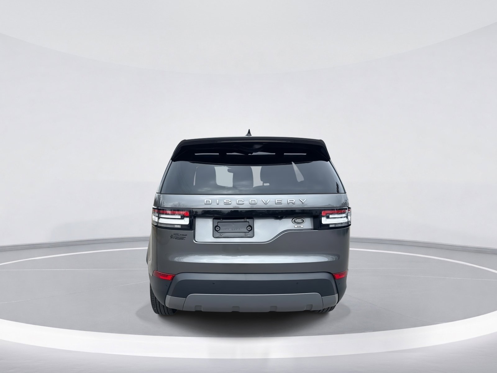 Used 2018 Land Rover Discovery SE image 7