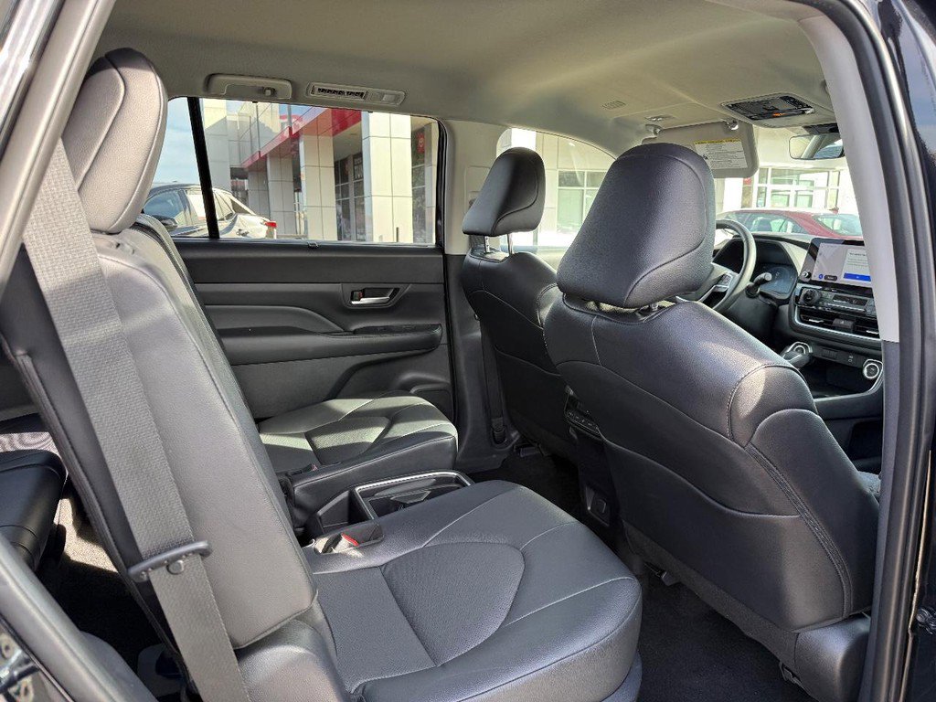 Certified 2025 Toyota Grand Highlander AWD image 11