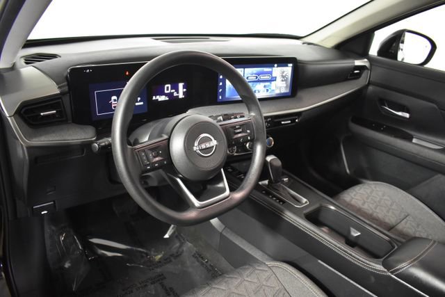 Certified 2025 Nissan Kicks SV AWD/4WD image 12
