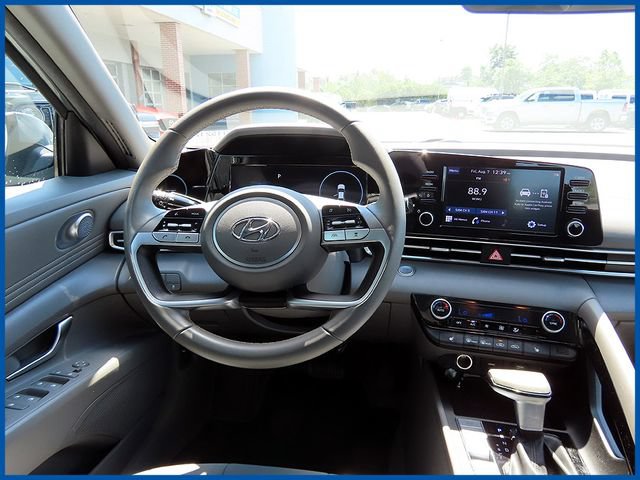 Used 2022 Hyundai Elantra SEL w/ Convenience Package FWD image 11