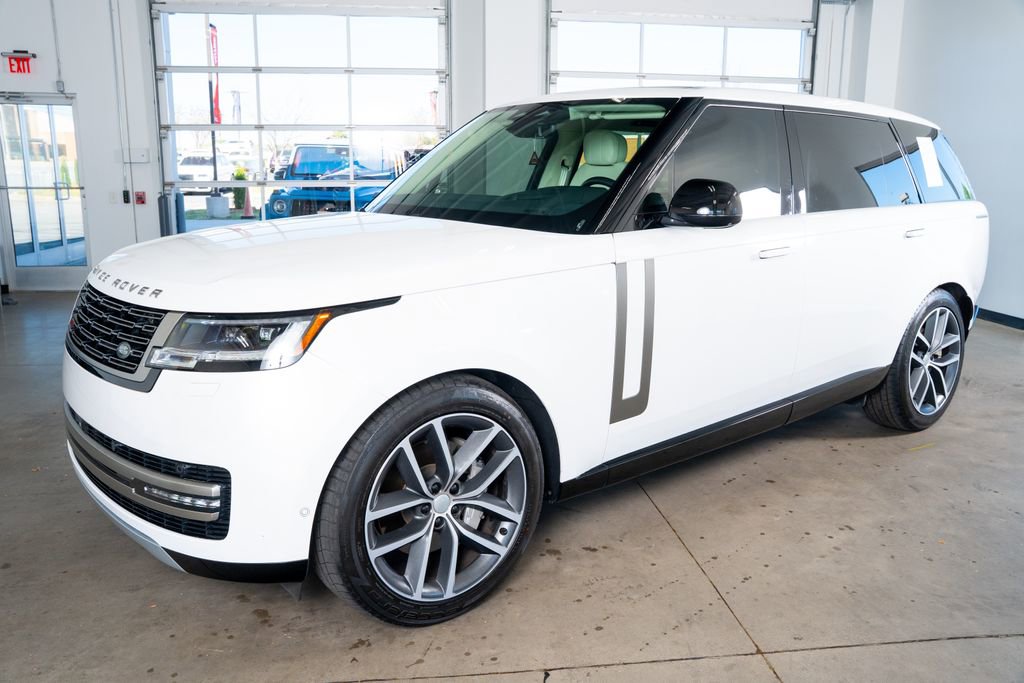 Used 2024 Land Rover Range Rover Long Wheelbase SE image 11