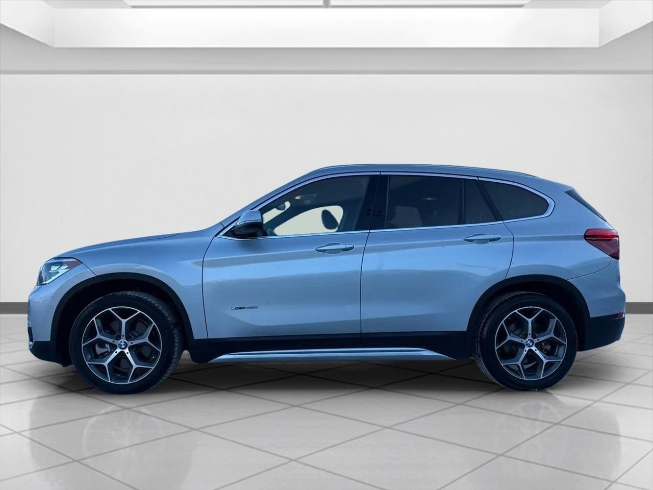 Used 2017 BMW X1 xDrive28i AWD/4WD image 3